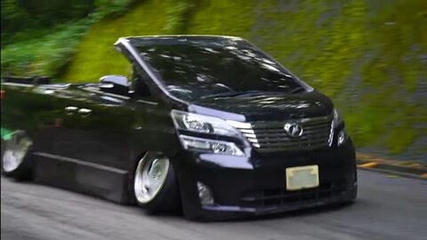 ミニバンをフルオープンにしてハの字に超扁平タイヤ とんでもないカスタムカーが発見される Matomehub まとめハブ